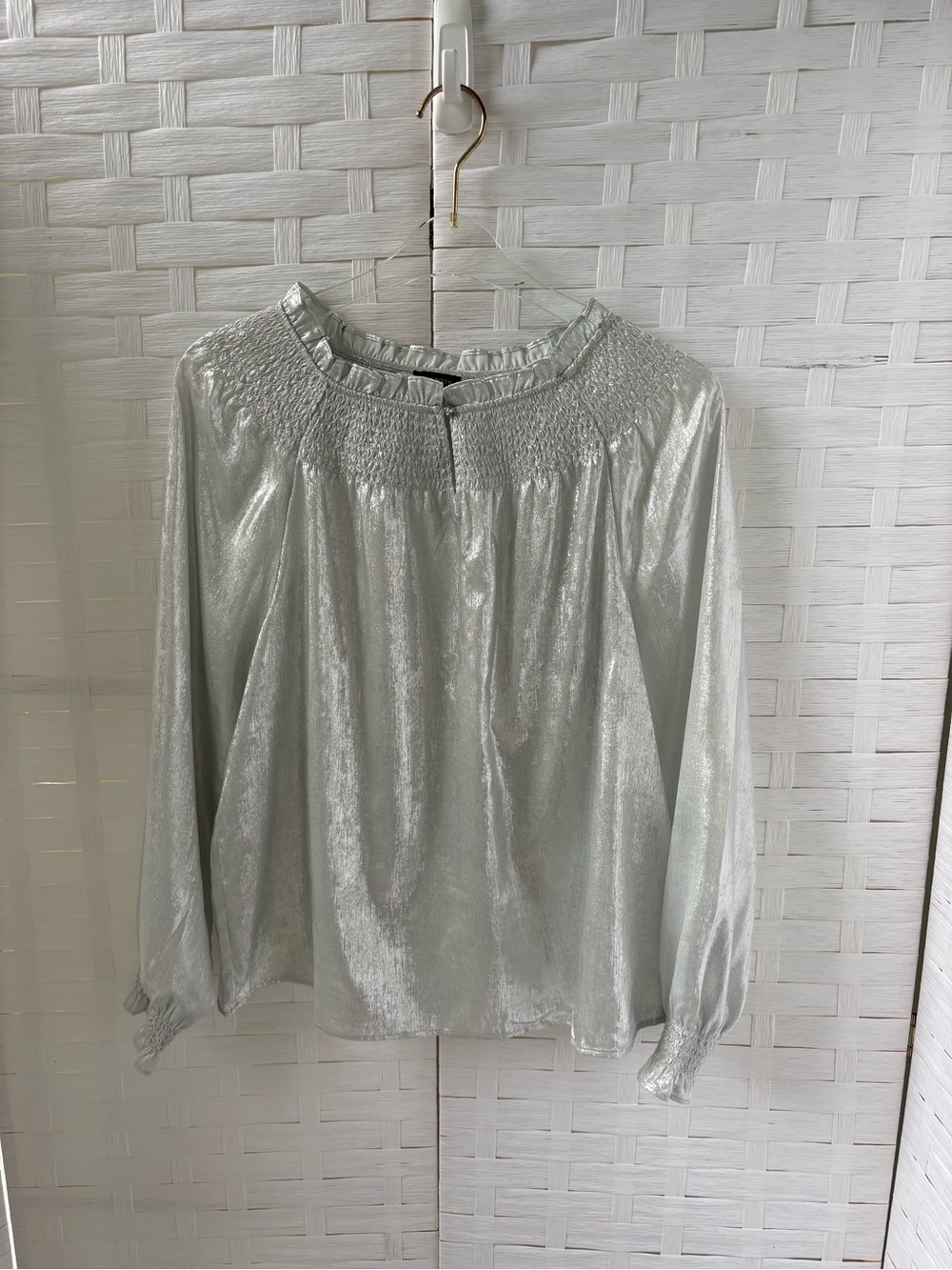 Talbots Size L Silver Shimmery Long-Sleeve Top Keyhole Cruise Elegant Cocktail